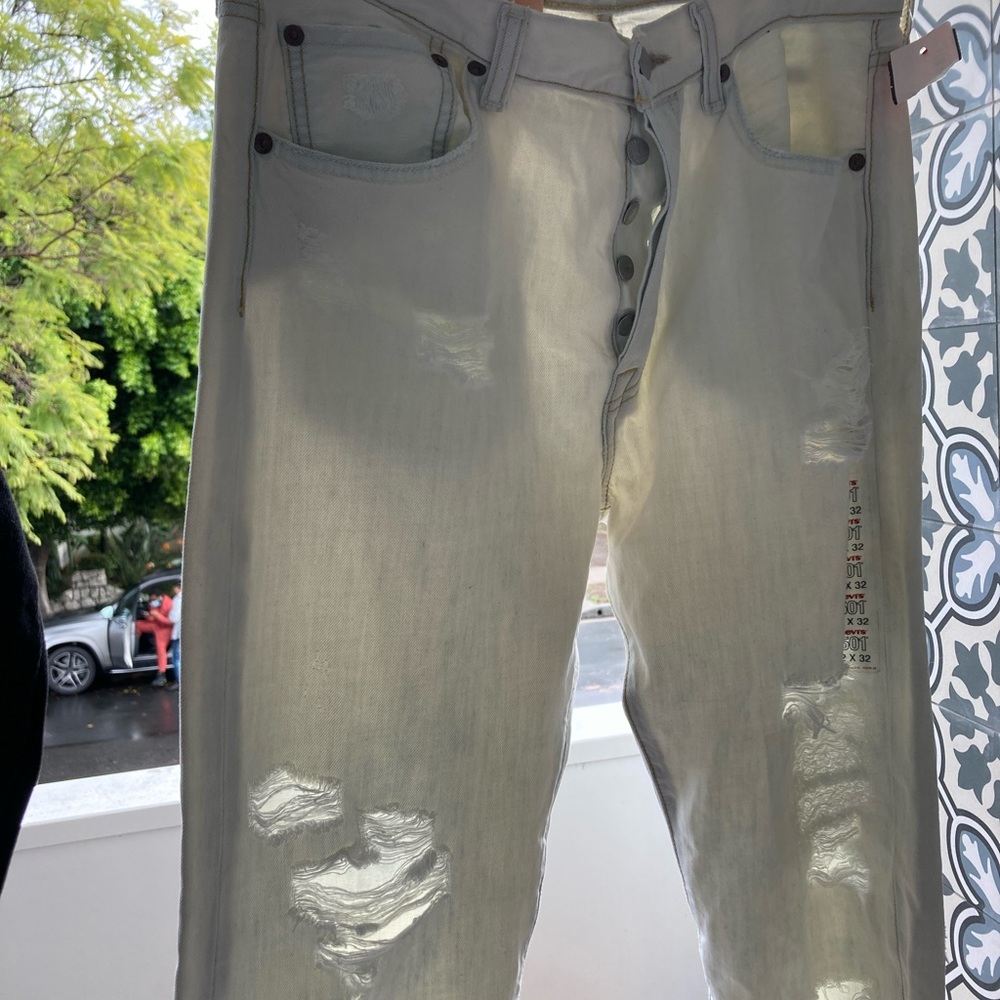 White Levi’s Jeans tag on